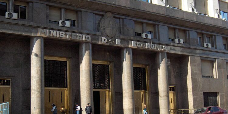 Edificio del Ministerio de Economía en la Ciudad de Buenos Aires, Argentina.