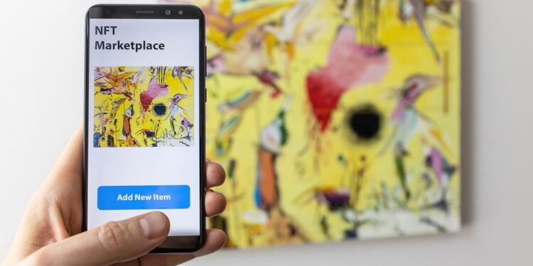 Teléfono con un marketplace de NFT abierto.