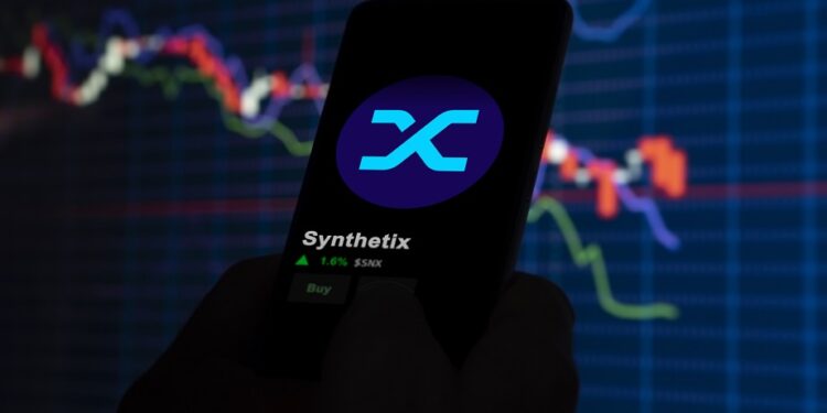 Teléfono con el logo de SNX.