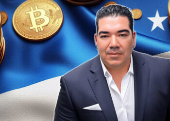 Los proyectos exitosos de la industria de las criptomonedas saldrán de El Salvador asegura Juan Carlos Reyes. Composición CriptoNoticias.