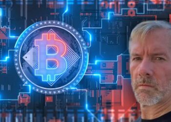 Michael Saylor junto a un logo de Bitcoin