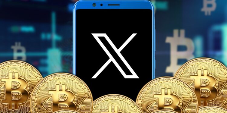 logo de red social X en un teléfono móvil rodeado de monedas de bitcoin
