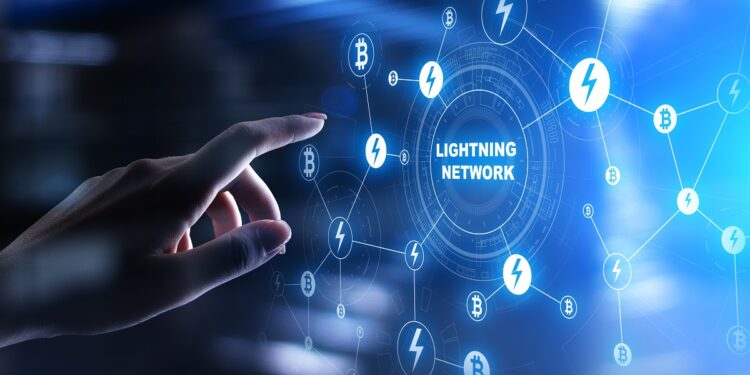 Una mano y la Lightning Network de Bitcoin.