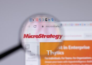 MicroStrategy es la empresa de cotización pública con más bitcoin en su tesorería. Fuente: stock.adobe.com