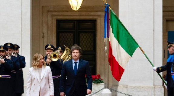 El presidente de Argentina Javier Milei fue recibido por la presidenta del Consejo de Ministros en Italia. Fuente: X/EnPolítica.com