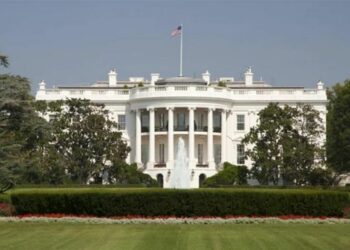 Fotografía del frente de la Casa Blanca.
