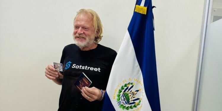Los inversionistas que lograron obtener el pasaporte salvadoreño afirmaron que el proceso es “increíblemente simplificado”. Fuente: Adopting El Salvador.