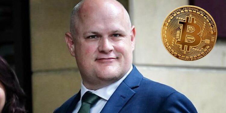 William Wheatley fue acusado en una audiencia de detención ante el Tribunal de Magistrados de Melbourne, en Australia.  Fuente: NewsAU/Composición CriptoNoticias.