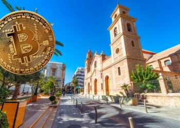 Los usuarios de Torrevieja podrán usar cualquier monedero de criptomonedas para pagar. Fuente: Ayuntamiento Torrevieja/Composición CriptoNoticias,