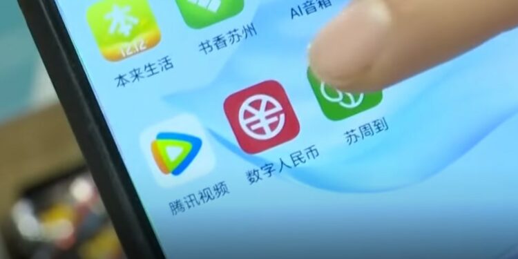 El gobierno chino ha dicho que el yuan digital no representa riesgo para los usuarios, pero un contingente de expertos no están de acuerdo con ello. YouTube/ABC.