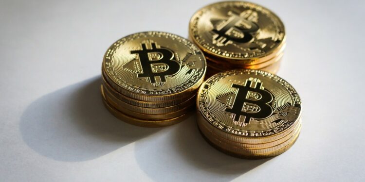 Los asesores solo pueden iniciar la conversación sobre los vehículos de inversión basados en bitcoin. Fuente: Pixabay.