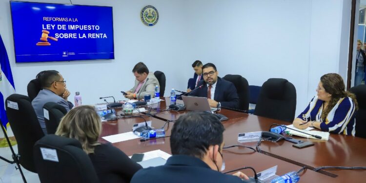 La introducción del dinero desde el extranjero hacia El Salvador estará libre del gravamen de la renta. Fuente: Asamblea Legislativa de El Salvador.