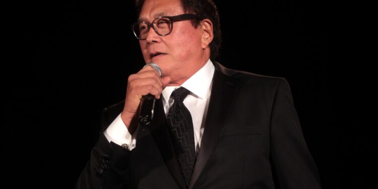 Robert Kiyosaki es un reconocido comunicador en temas de finanzas personales. Fuente: Wikipedia.