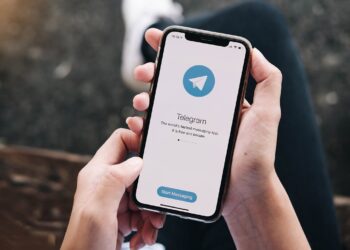 En Telegram hay varias aplicaciones y bots que permiten el intercambio de bitcoin y criptomonedas. Fuente: stock.adobe.com