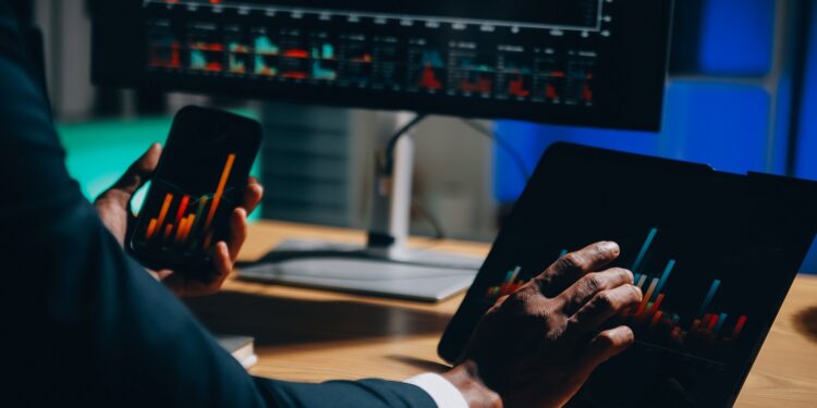 La ley de oferta y demanda determina el precio de las criptomonedas. Fuente: stock.adobe.com