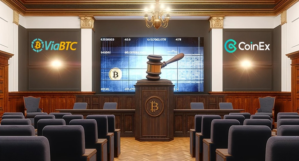 Sala de subasta con los logos de ViaBTC, CoinEx y bitcoin al fondo.