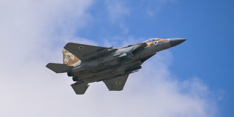 Avión de combate de la Fuerza Aérea de Israel. Foto de archivo de stock.adobe.com