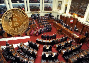 El Congreso de Perú estudia, desde 2022, un proyecto de ley para regular las criptomonedas. Fuente: Wikipedia/Composición CrIptoNoticias.