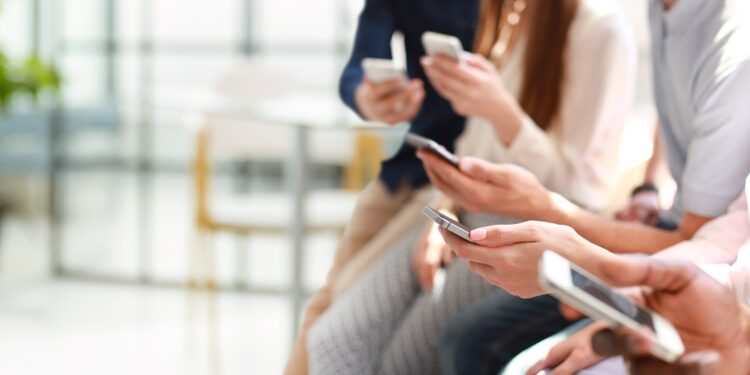 Crece el número de usuarios activos de friend.tech. Fuente: stock.adobe.com