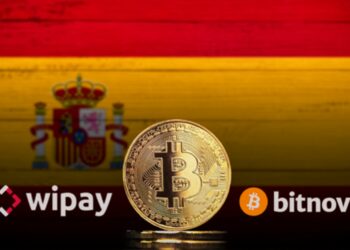 Bitcoin, bandera de España y logos de Wipay y Bitnovo.