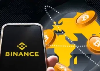 Binance es cuestionado por reguladores de varias partes del mundo. Composición por CriptoNoticias. charnsitr / stock.adobe.com ; binance.com.