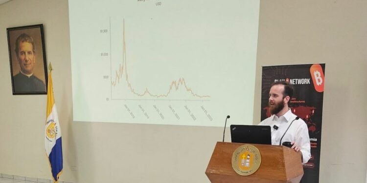 Pierre Rochard, de Riot, habló de los beneficios de la minería de Bitcoin para El Salvador. Fuente: CUBO+.
