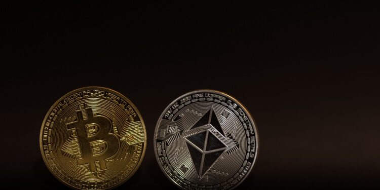 Bitcoin y ether son dos de las criptomonedas que tienen derivados ETF. Fuente: Adobe Stock.