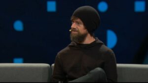 Jack Dorsey CEO de Block durante una disertación.