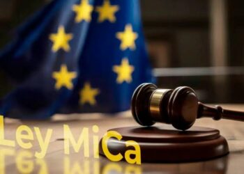 La aplicación de MiCA traerá consigo distintas implicaciones para las empresas emisoras de estos activos. Fuente: Composición por CriptoNoticias. AI BLONDY / stock.adobe.com.