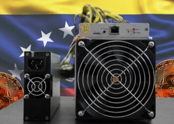 Según el gobierno de Venezuela, la industria de la minería de Bitcoin es responsable de las fallas eléctrica. Fuente:  Composición por CriptoNoticias. Slon.pics / Freepik.com ; fitck / Piqsels.com ; stevanovicigor / elements.envato.com