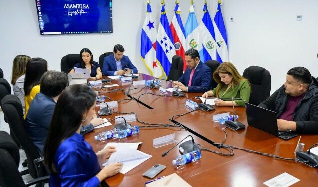 disputados debaten la propuesta de modificar la ley de bancos