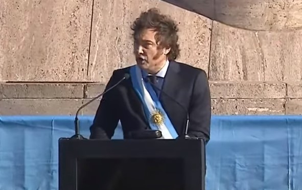 Milei declaró que no habrá problemas para usar bitcoin y otras unidades monetarias en Argentina. Fuente: YouTube/Infobae.