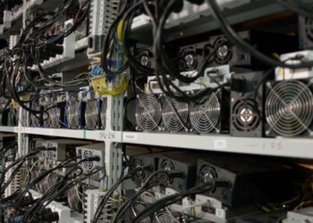 Esta organización está compuesta por 12 empresas del sector de la minería de Bitcoin. Fuente: FreePik.