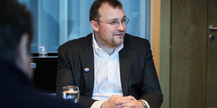 Charles Hoskinson, fundador de Cardano, en una reciente reunión con Jorge Macri, jefe de Gobierno de la Ciudad. Fuente: Linkedin de Jorge Macri.
