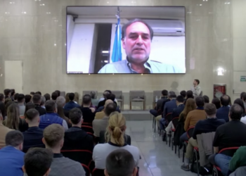 Roberto Silva, presidente de la CNV, participó virtualmente en un evento en Rosario. Fuente: CNV