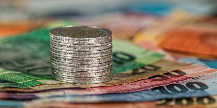 El presidente del Gobierno de España propone controlar los ahorros de la gente. Fuente: Pixabay.