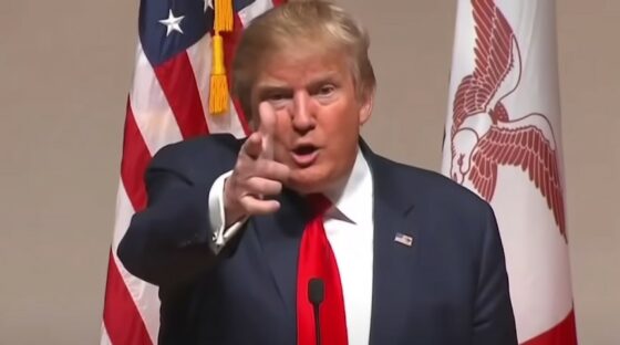 Trump amenaza con aranceles del 100% a los países que abandonen el dólar
