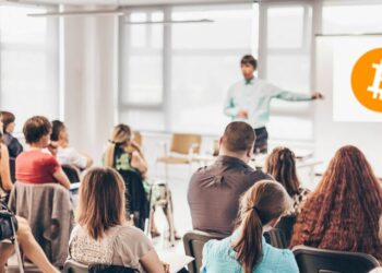 Un tour educativo sobre trading de criptomonedas irrumpe en España. Fuente: Composición por CriptoNoticias. pngegg.com ; kasto / stock.adobe.com.
