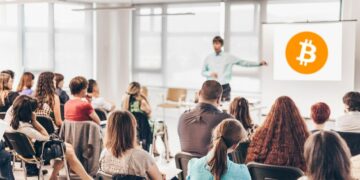 Un tour educativo sobre trading de criptomonedas irrumpe en España. Fuente: Composición por CriptoNoticias. pngegg.com ; kasto / stock.adobe.com.