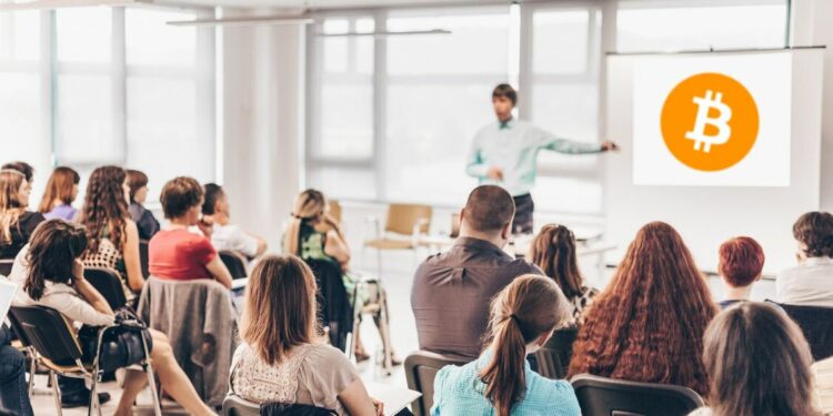 Un tour educativo sobre trading de criptomonedas irrumpe en España. Fuente: Composición por CriptoNoticias. pngegg.com ; kasto / stock.adobe.com.