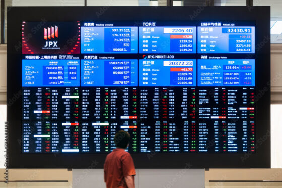 Bolsa de Japón sufre su mayor desplome en 35 años 