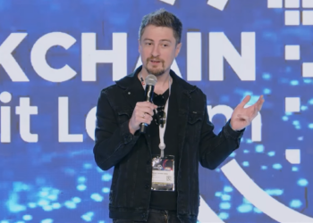 Manuel Terrones Godoy durante su presentación en la Blockchain Summit Latam de 2024.. Fuente: YouTube/Blockchain Summit Latam.