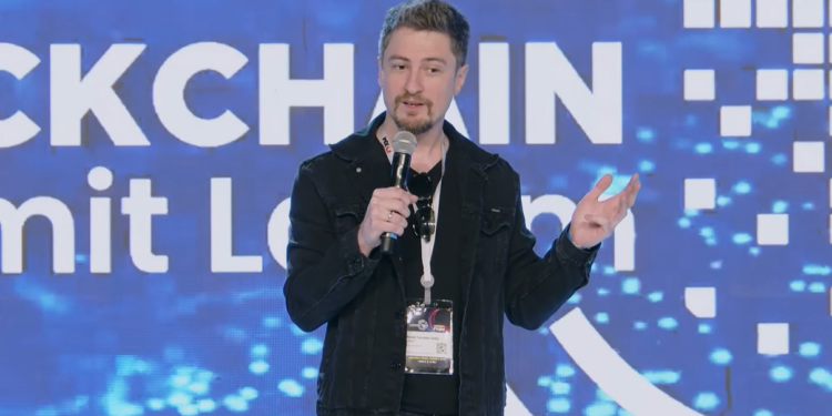 Manuel Terrones Godoy durante su presentación en la Blockchain Summit Latam de 2024.. Fuente: YouTube/Blockchain Summit Latam.