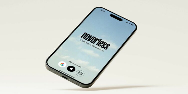 Teléfono celular con la App de Neverless en pantalla.