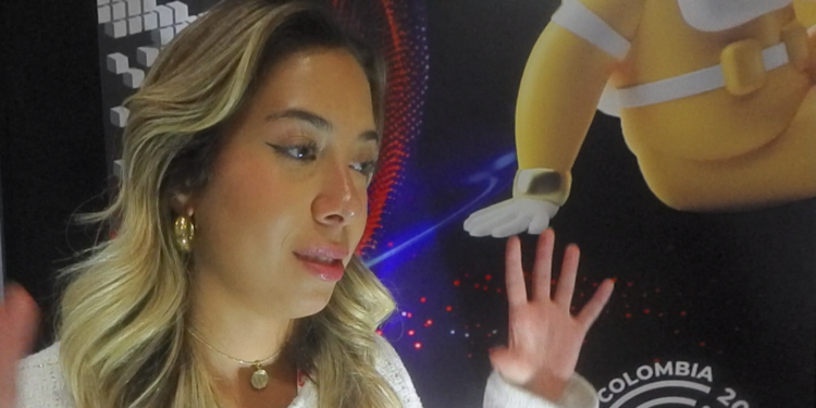 foto de entrevista con Mariel Lang