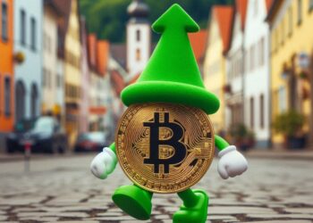 un bitcoin con un sombrero parecido a una flecha verde que apunta hacia arriba, caminando por la calle de algun pueblo aleman. Toma alejada.