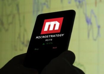 La decisión de MicroStrategy de invertir en bitcoin ha sido vista como pionera y ha influido en otras corporaciones. Fuente: stock.adobe.com.