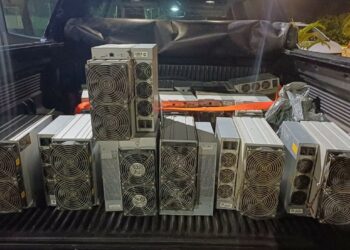 Los agentes descubrieron que los equipos ASIC de minería de Bitcoin carecían de las facturas fiscales. Fuente: PRF.