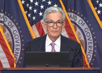Jerome Powell habla sobre la decisión de recortar las tasas de interés. Fuente: Fed.
