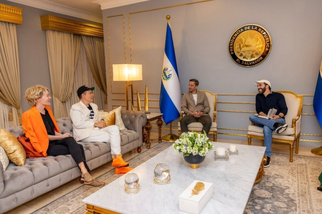 El presidente Bukele se reunió con Max Keisser, Stacy Herbert y Saifedean Ammous para discutir sobre Bitcoin como moneda oficial de El Salvador.